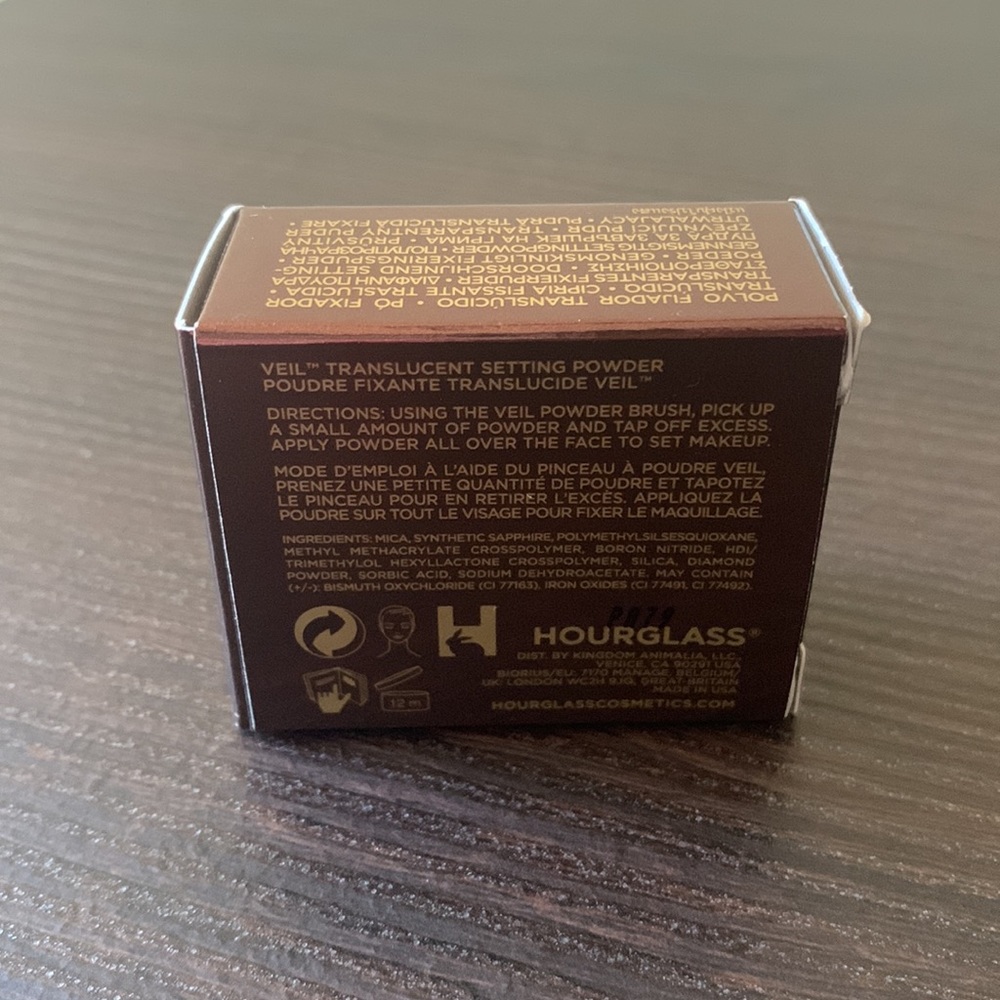 Hourglass Veil Translucent Setting Powder - Picture 2 of 2